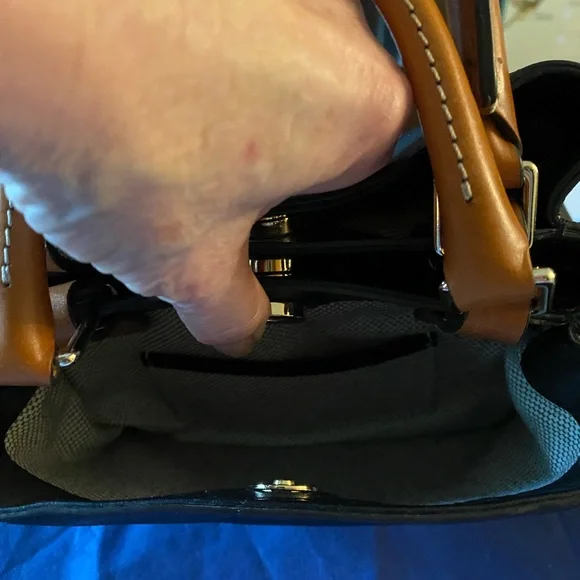 DB Black Barlow Florentine Leather Satchel Crossbody,Tote, Cover & Reg Paper - Picture 7 of 10